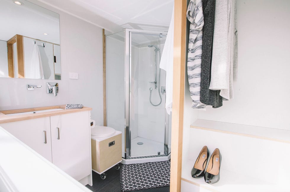 casa móvil tawharau para millennials de build tiny con dormitorio, baño, salón y despacho