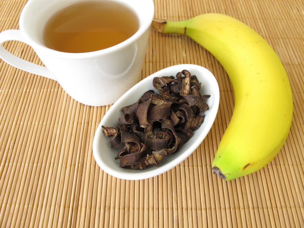 banana peel tea, tea from organic bananas peels