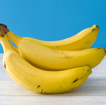 https://hips.hearstapps.com/hmg-prod/images/bananas-royalty-free-image-1702061943.jpg?crop=0.670xw:1.00xh;0.0962xw,0&resize=360:*