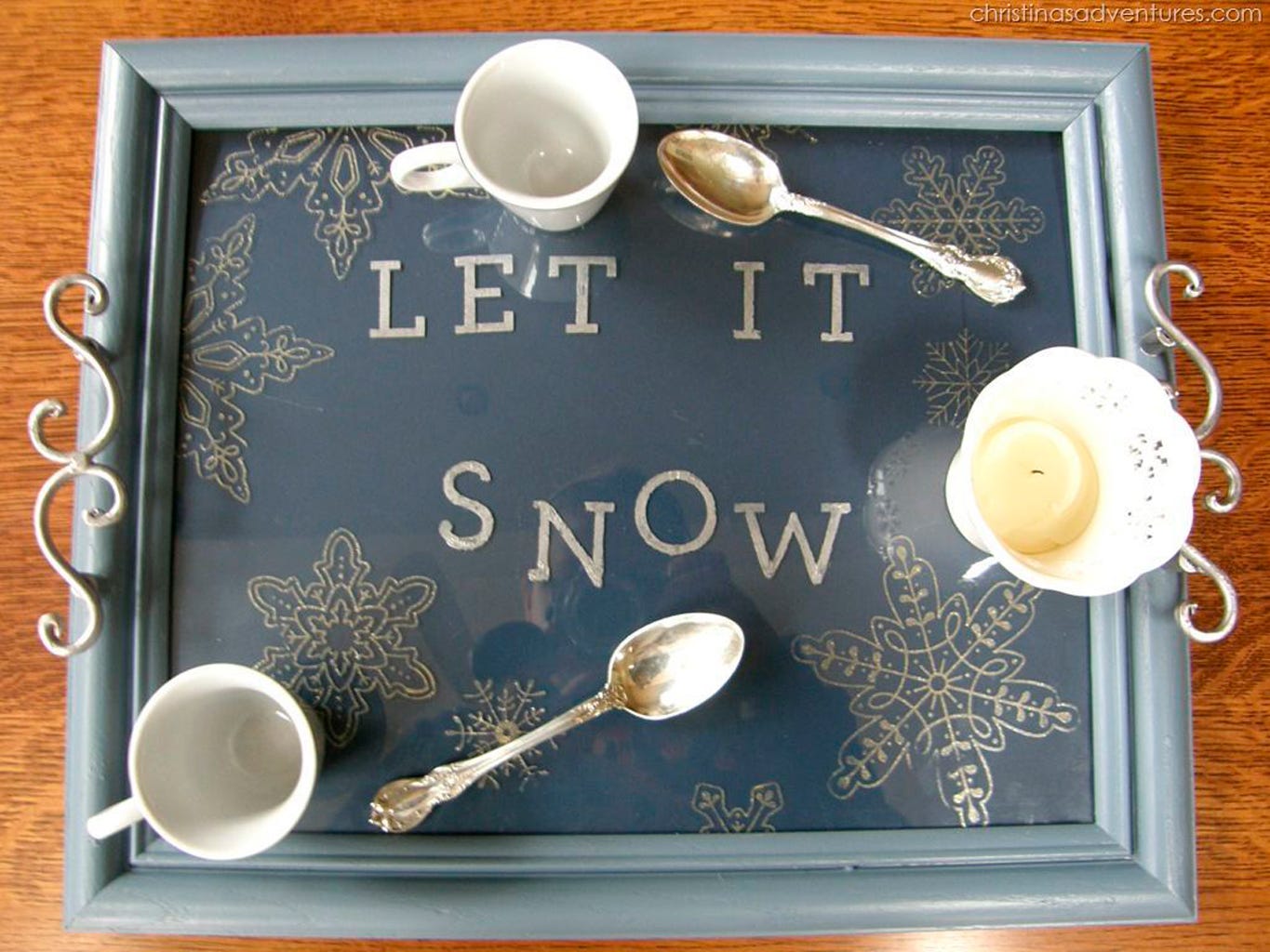 Blackboard, Placemat, Font, Tableware, Serveware, Calligraphy, Tray, Table, Spoon, Cutlery, 