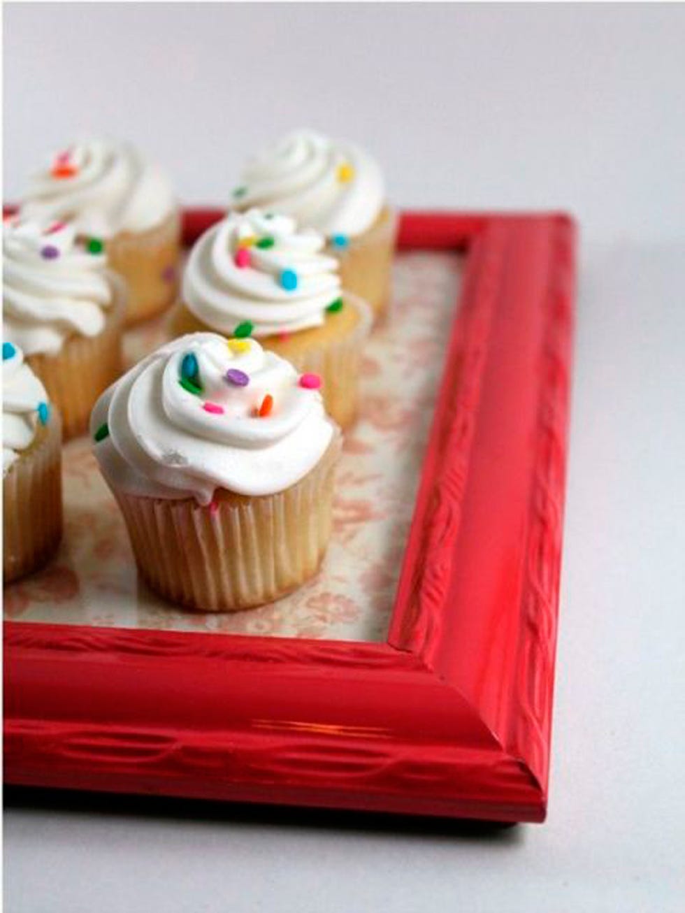 Food, Cupcake, Buttercream, Icing, Dessert, Cake, Cuisine, Cream, Cream cheese, Baking, 