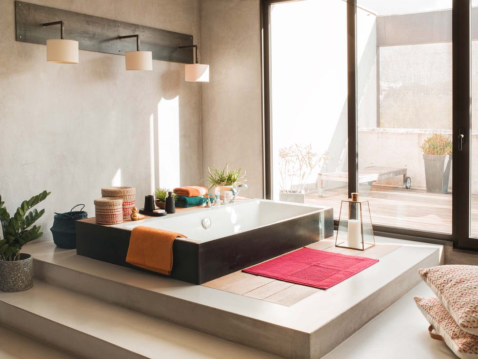 Bañera y ropa de baño 