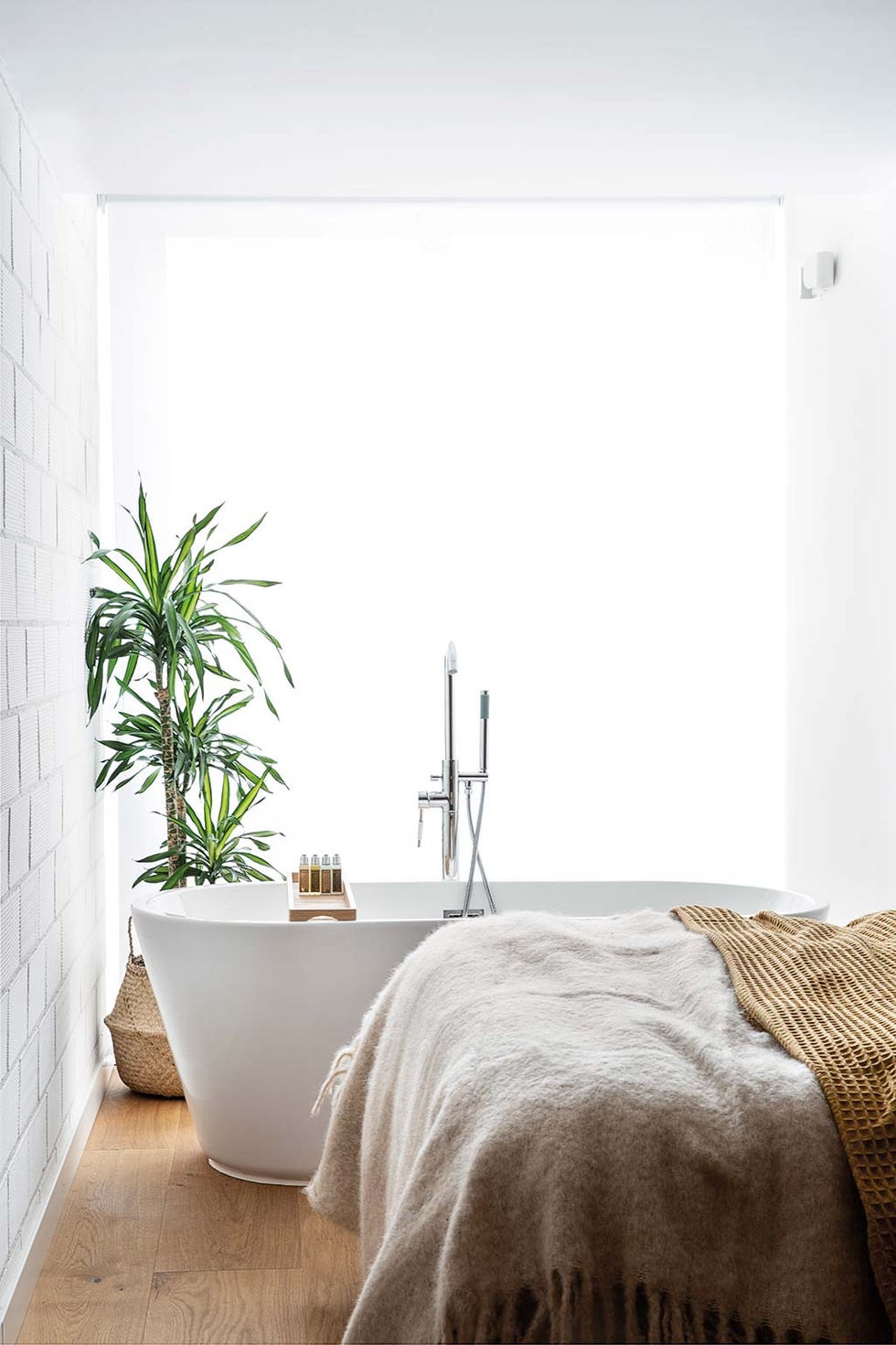 Dormitorio con bañera