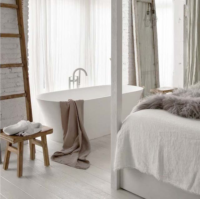 Bañera en el dormitorio