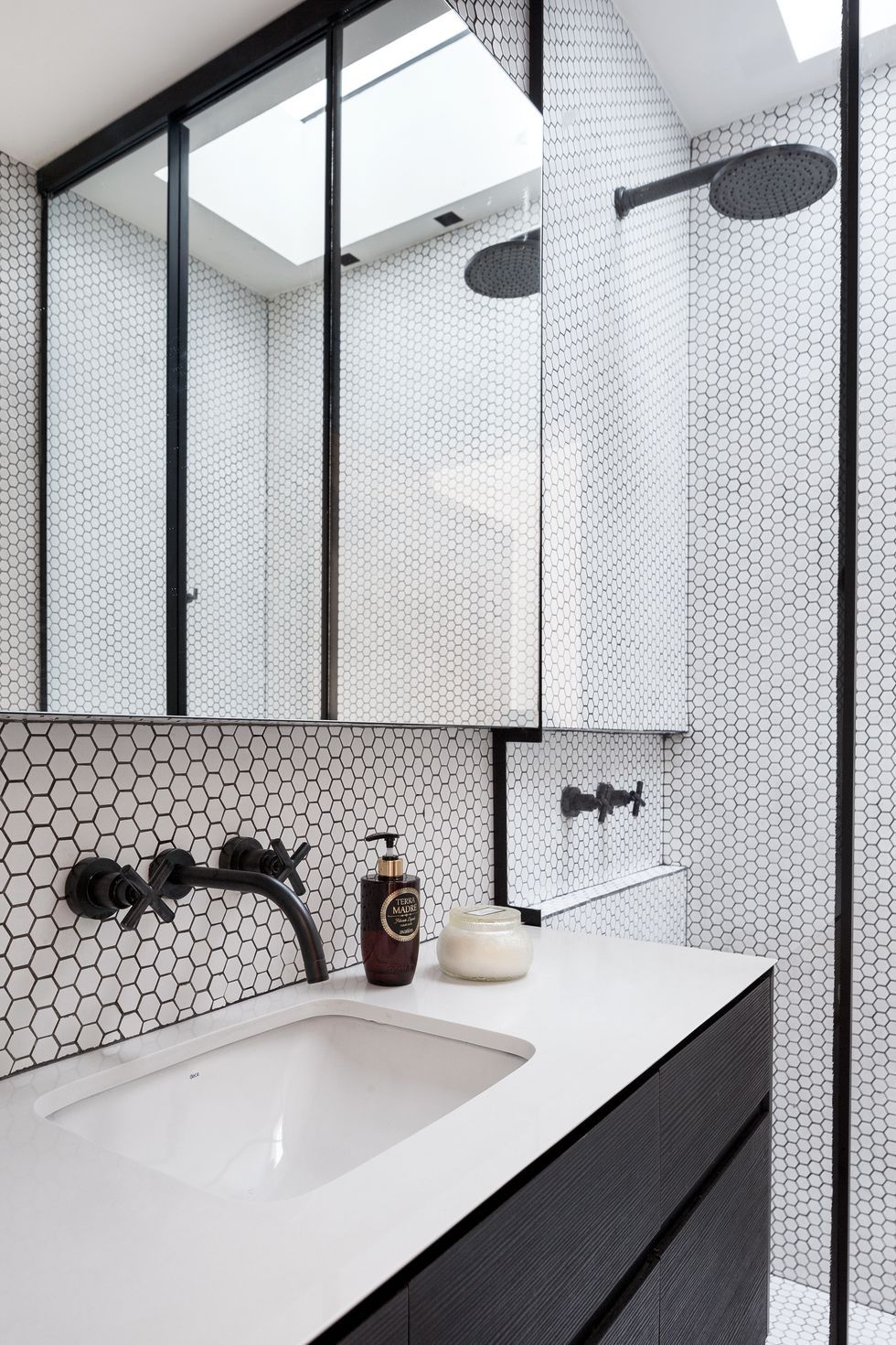 Ideas para usar azulejos blancos para la decoración del baño