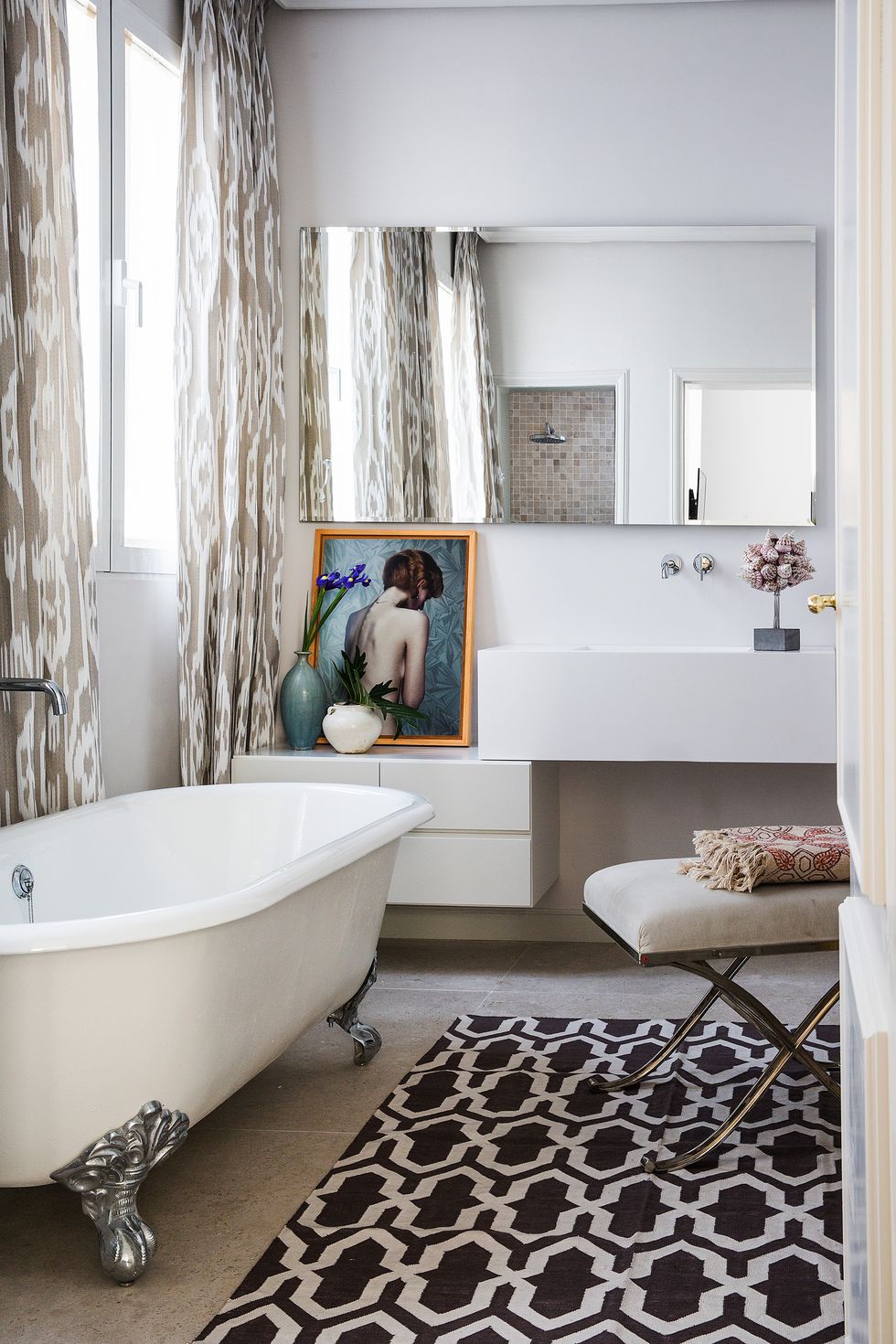 Ideas que te convencerán para poner una alfombra en tu baño