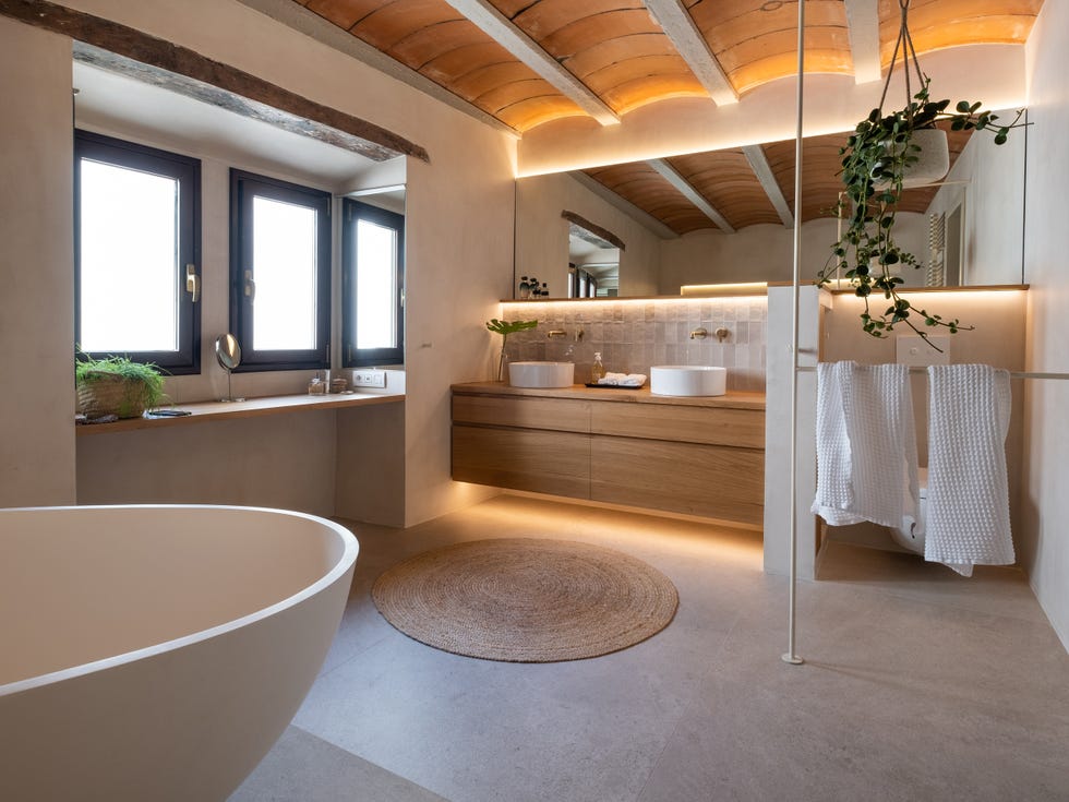 baño de estilo mediterráneo con bóveda catalana