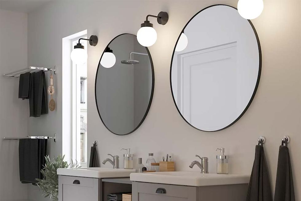 Espejo de baño cuadrado con luz led frontal y con marco negro