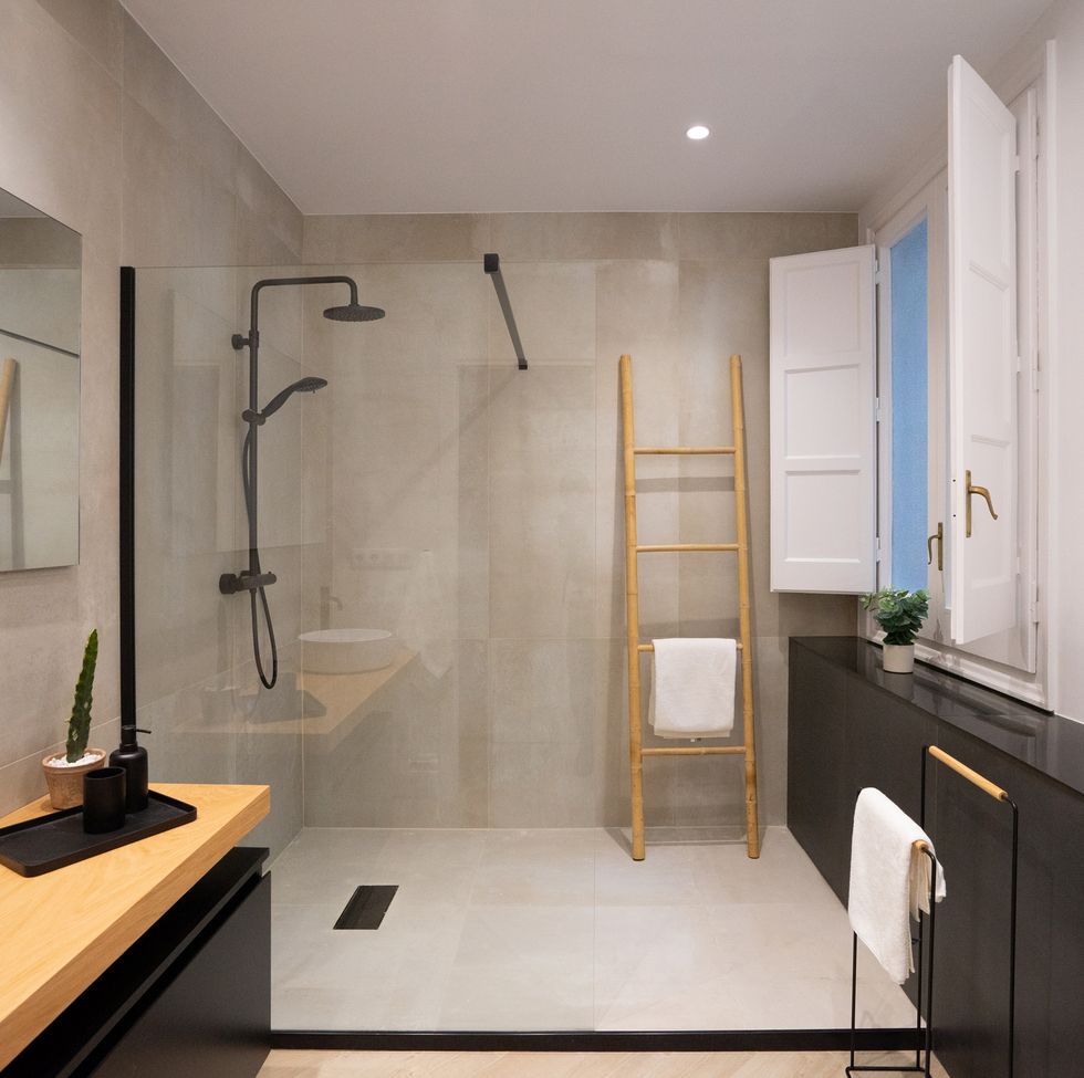 Transforma tu ducha con el elegante y funcional embellecedor de