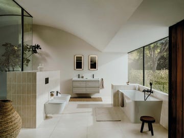 baño moderno y amplio con bañera exenta mueble de lavabo unik