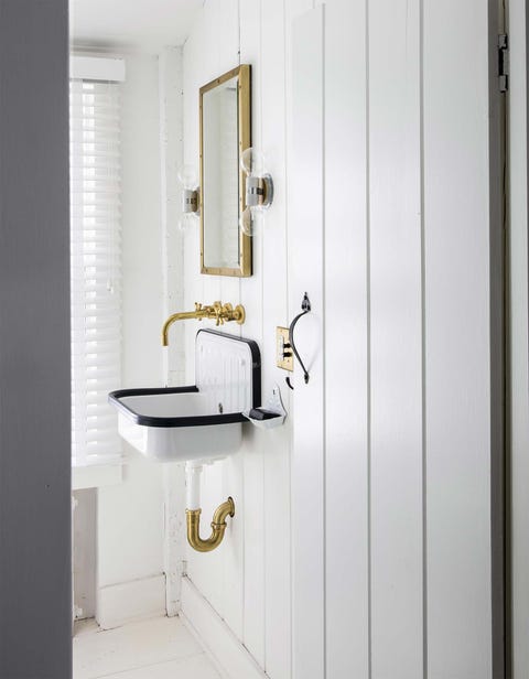 baño pequeño con lavabo suspendido