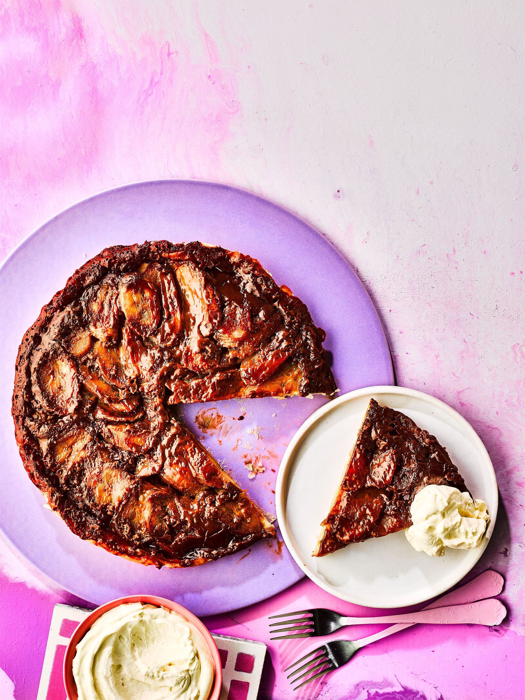 https://hips.hearstapps.com/hmg-prod/images/banoffee-tart-tatin-65957bc2160a9.jpg