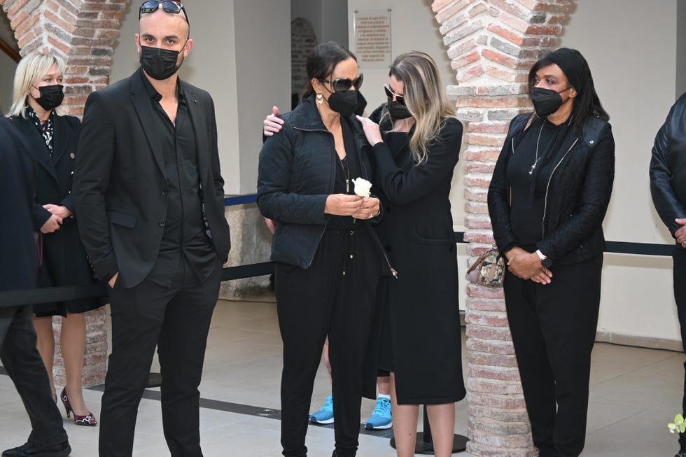 barbara santana arropa a claudia rodríguez