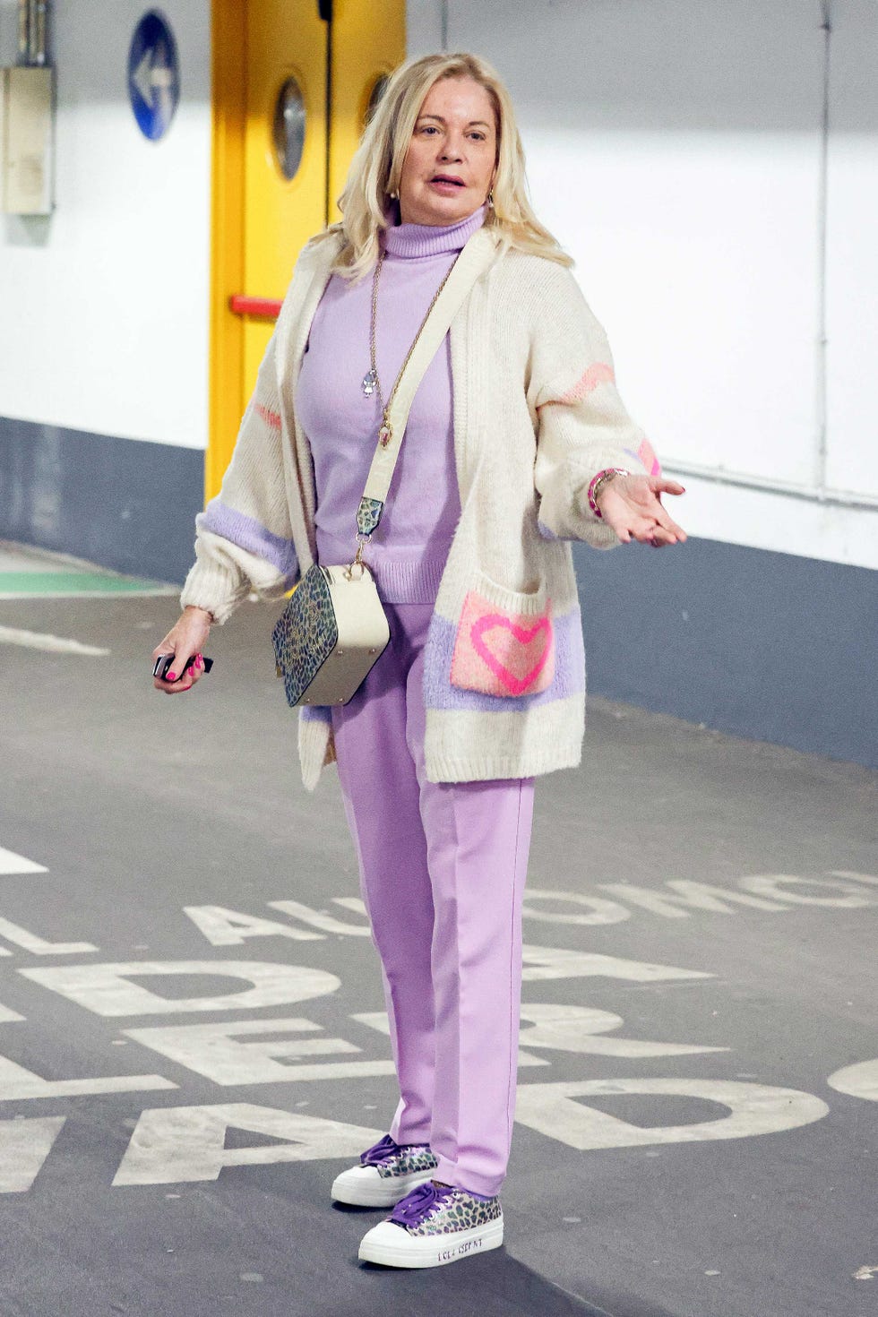 barbara rey a la salida de un centro comercial en madrid