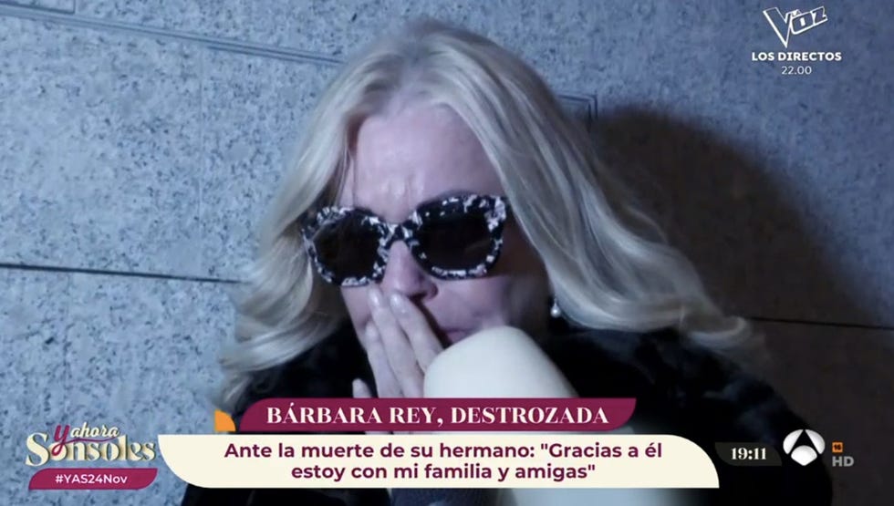 bárbara rey llega al tanatorio para despedir a su hermano