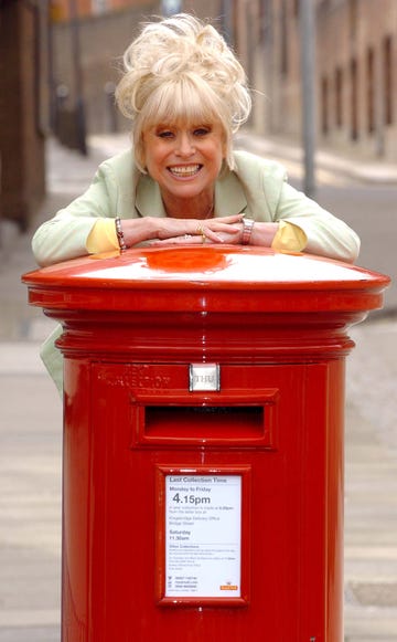 barbara windsor at the royal mail 1st class people awards 2005