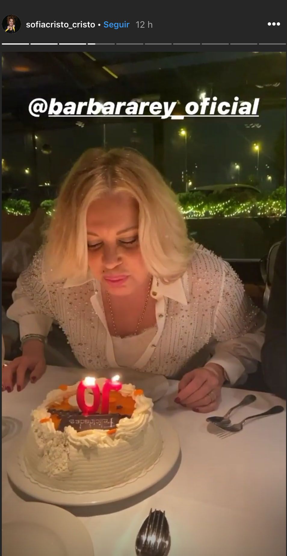 Bárbara Rey sopla las velas de su tarta de cumpleaños