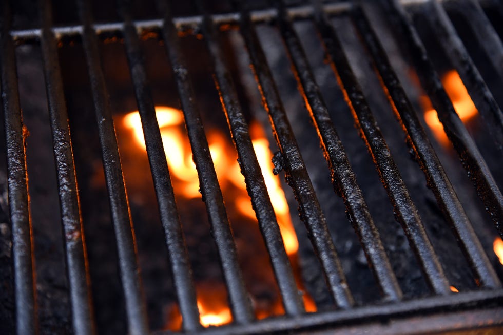 How To Clean A Barbecue - 12 BBQ Cleaner Hacks