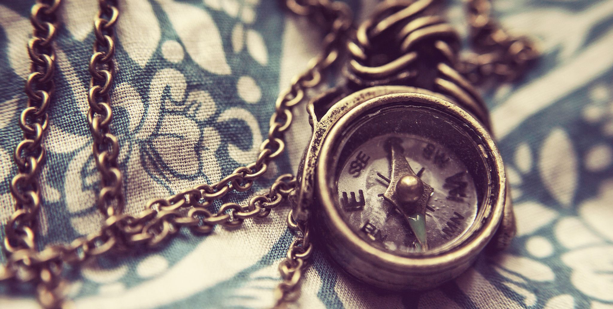 Pocket watch, Pendant, Locket, Fashion accessory, Watch, Close-up, Design, Jewellery, Material property, Chain, 