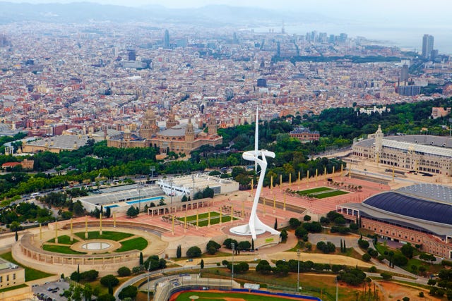 vista aérea de montjuic con el estadio joan serrahima