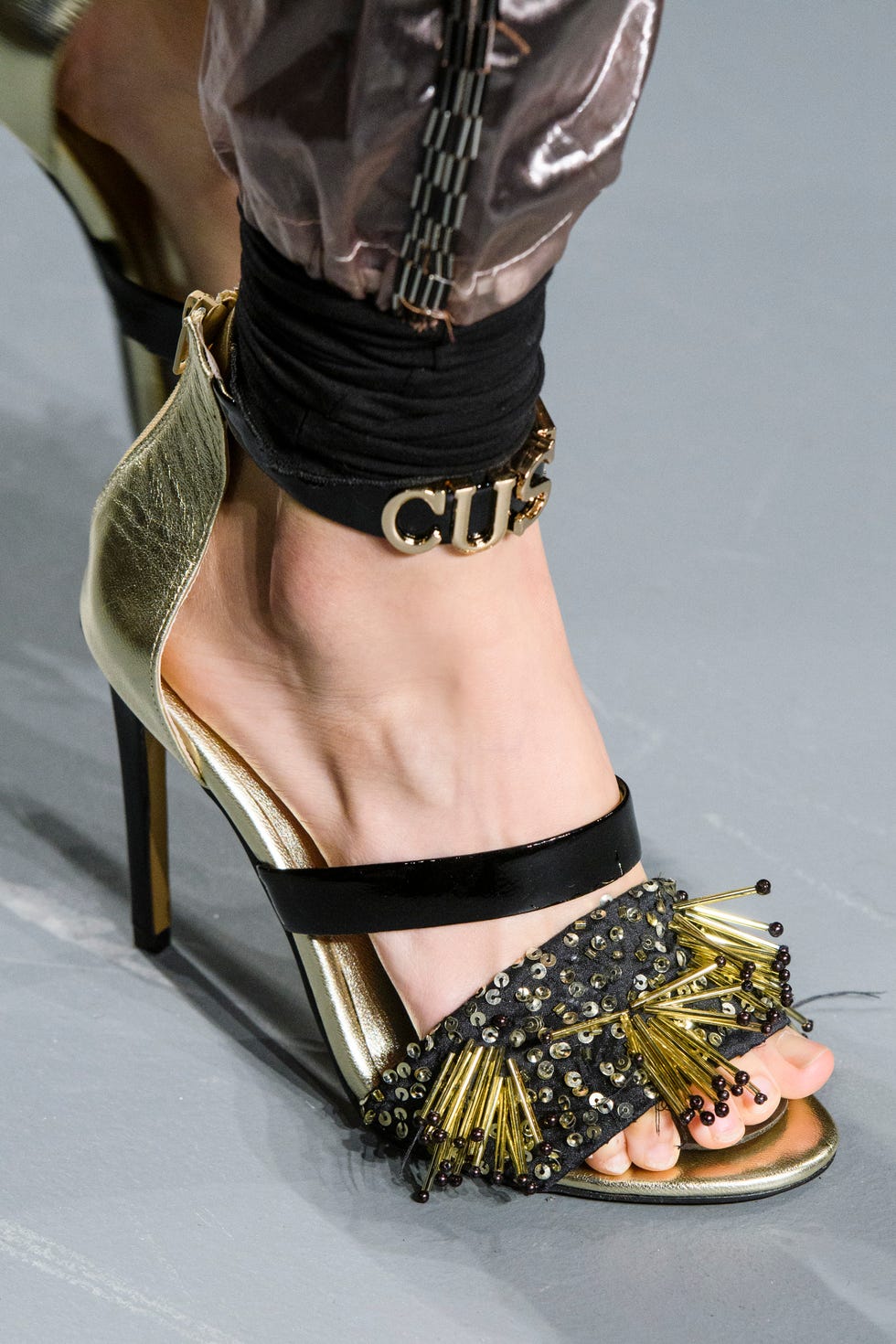 Footwear, High heels, Sandal, Shoe, Fashion, Leg, Human leg, Fashion model, Ankle, Haute couture, 