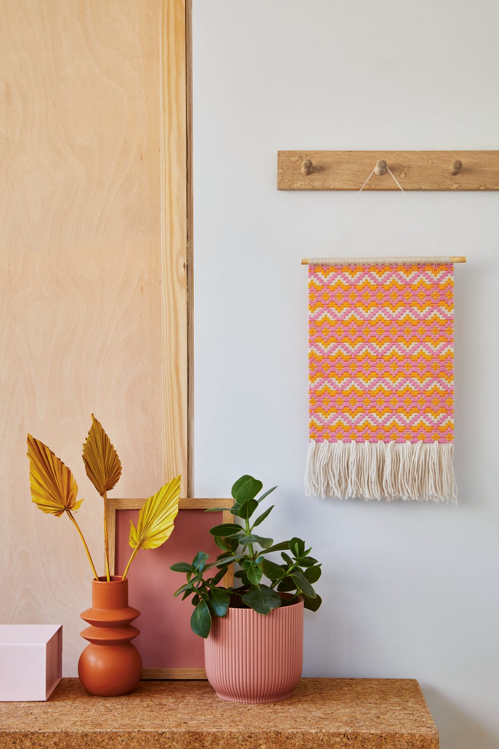 this bargello wall hanging is a simple and beautiful craft project