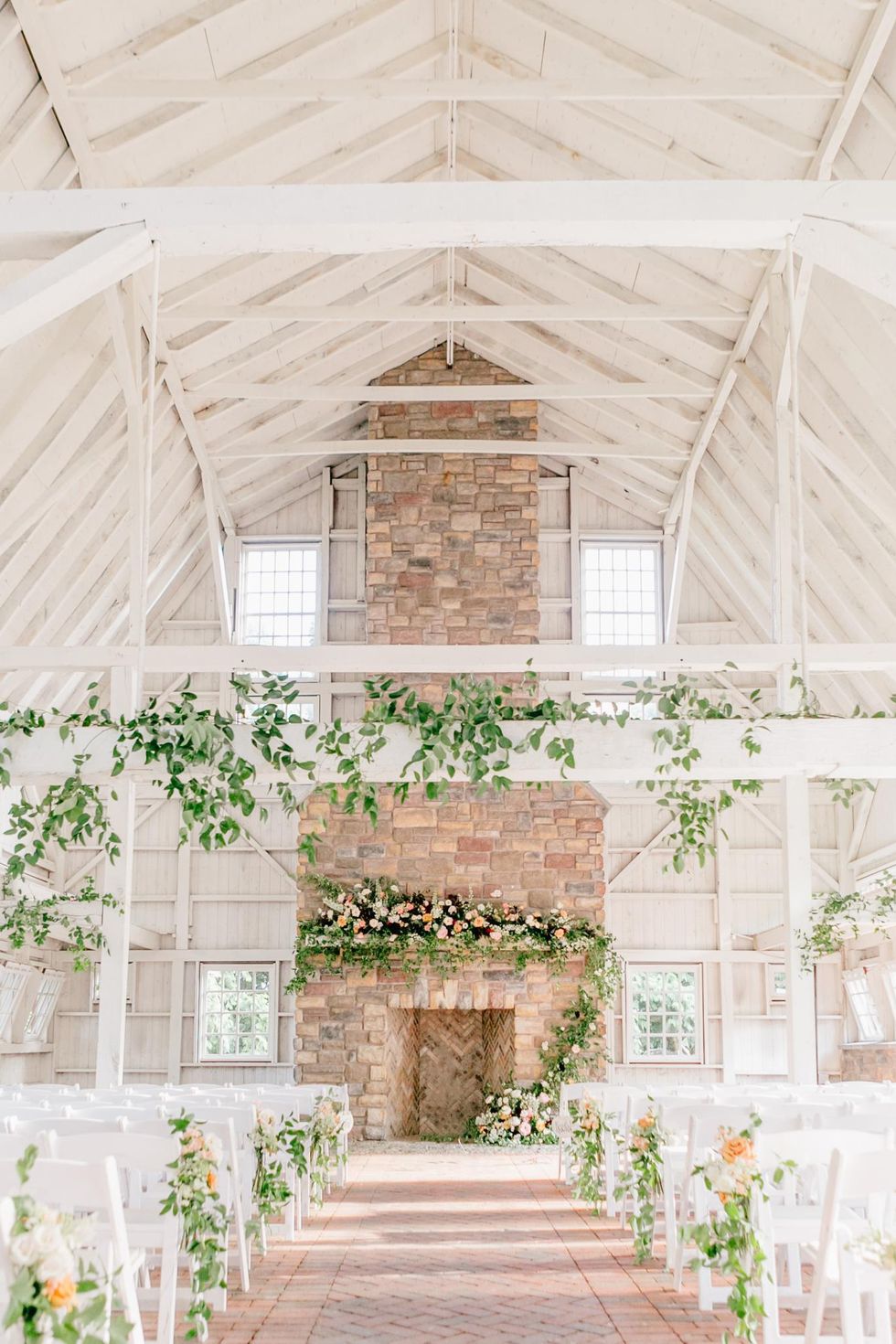 40 Rustic Barn Wedding Venues - Charming Country Wedding Venues