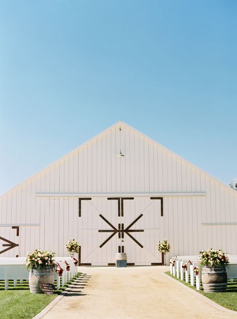 barn wedding venues white barn