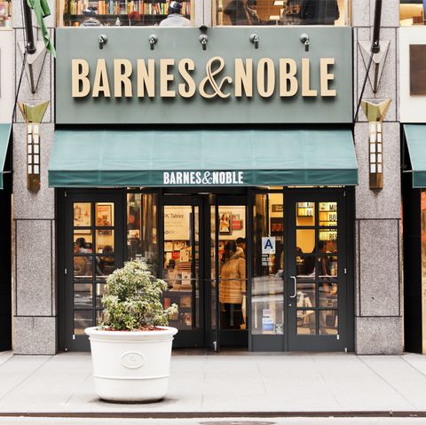 barnes and noble bookstore in the fifth avenue