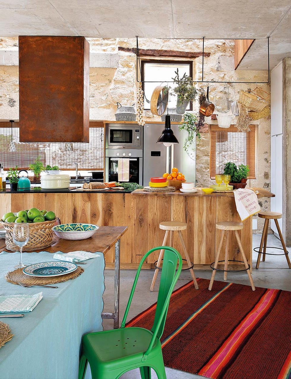 Cocina con frentes de madera