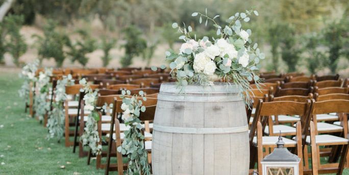 Country & DIY Wedding Ideas - Decorations and Projects for Outdoor