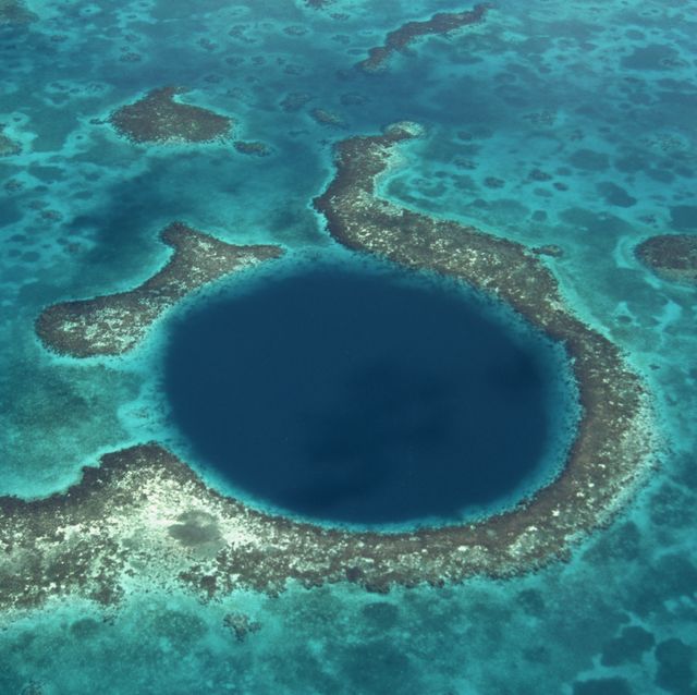 barrier reefs surrounding the blue hole