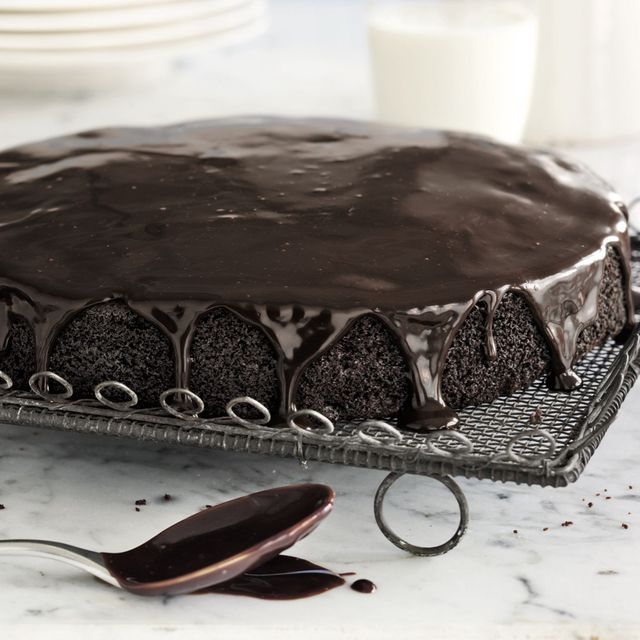basic chocolate cake with glaze