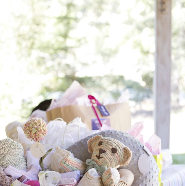 15 Brilliant New Mom Gift Baskets (DIY + Premade)