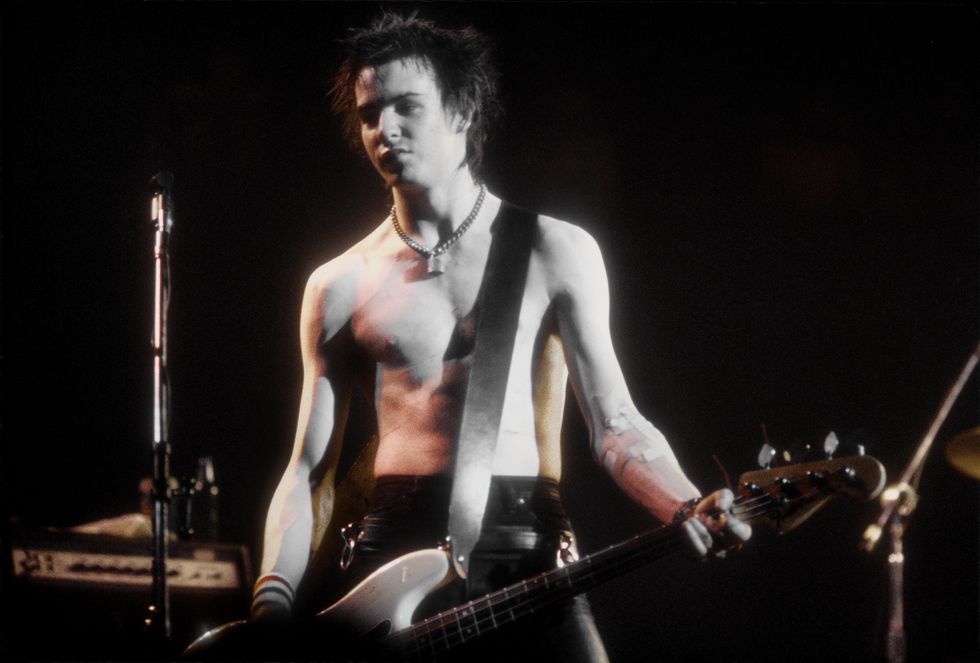 sid vicious performs at the sex pistols last concert