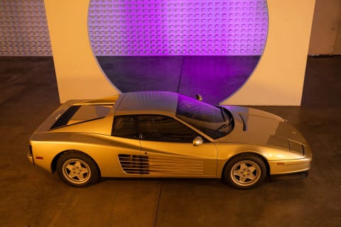 1988 ferrari testarossa vue de côté