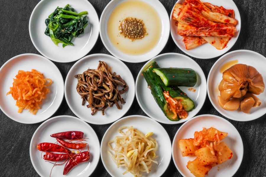 說到韓國就會想到各種美食，不論是泡菜、紫菜飯捲、拌飯，還是韓式炸雞，每每去韓國就要列出一長串的必吃清單，如果對首爾美食還沒有任何想法的你，也可以參考小編以下推薦的這幾樣喔！