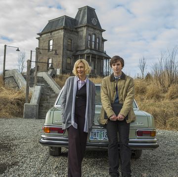 norma and norman bates outside the bates motel home