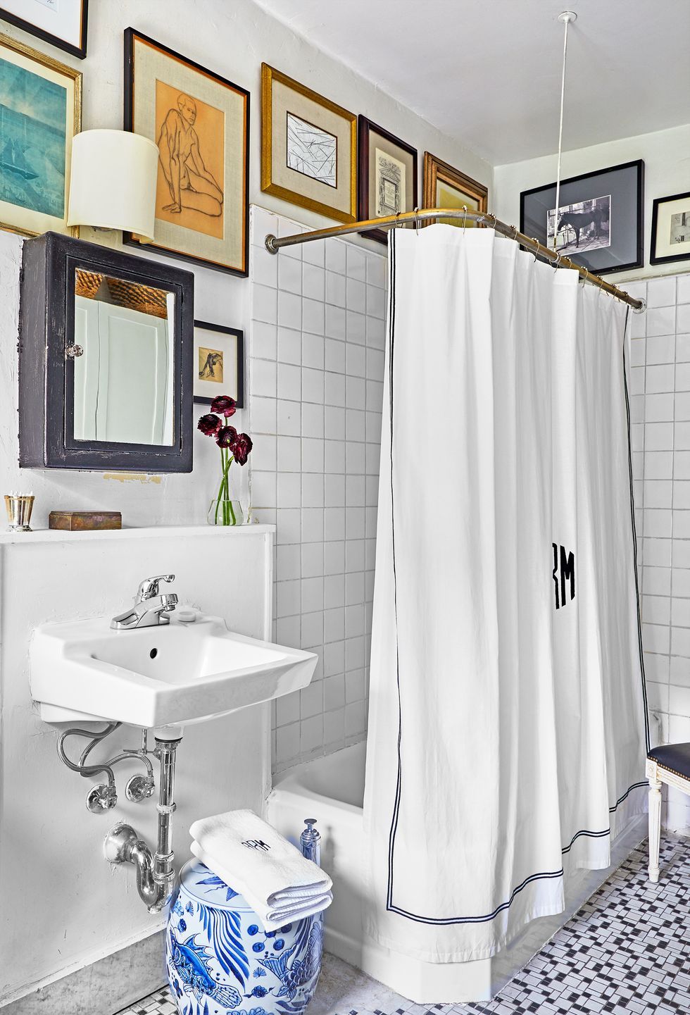 36 Bathroom Decorating Ideas on a Budget - Chic and Affordable Bathroom  Decor