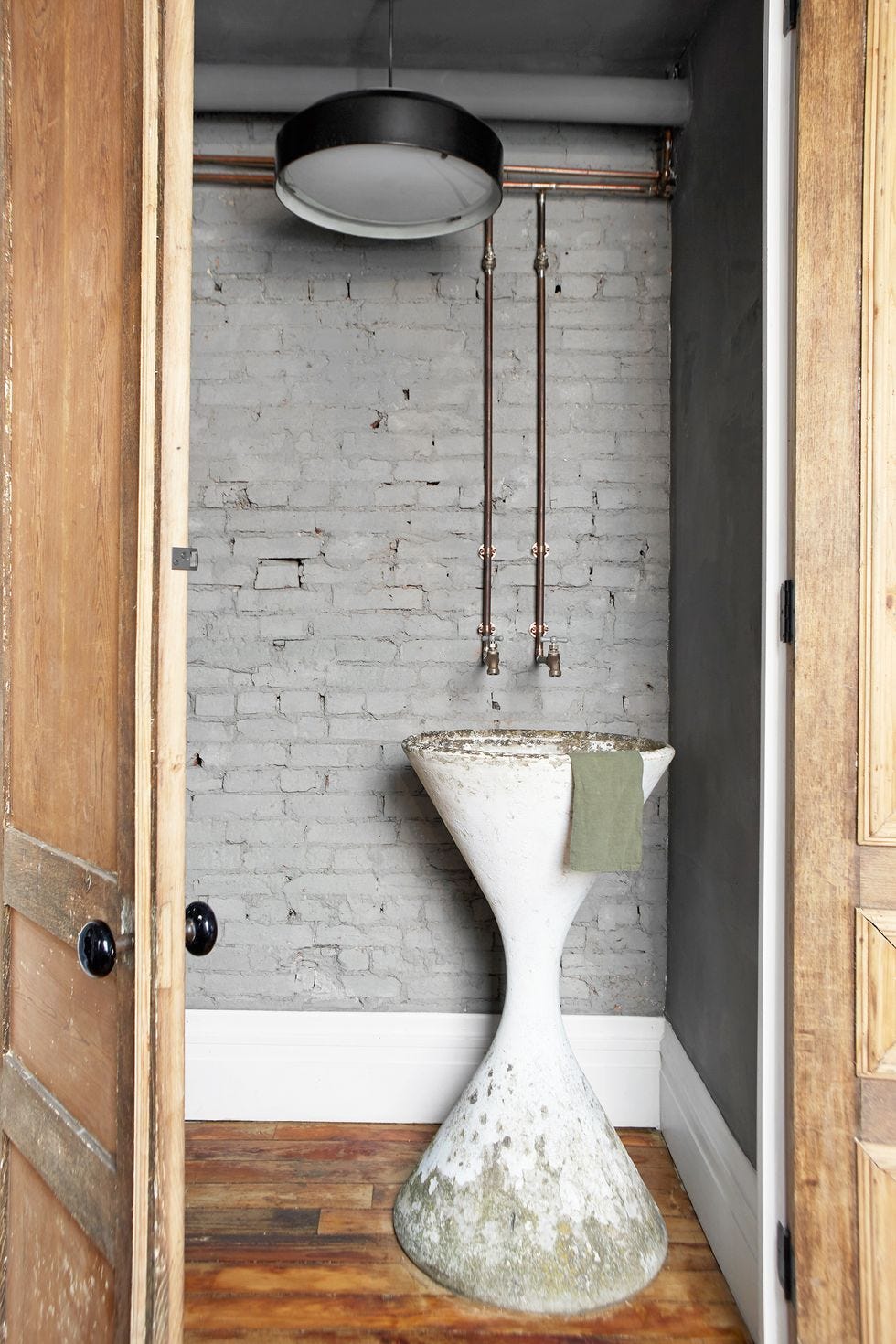 bathroom with gray walls