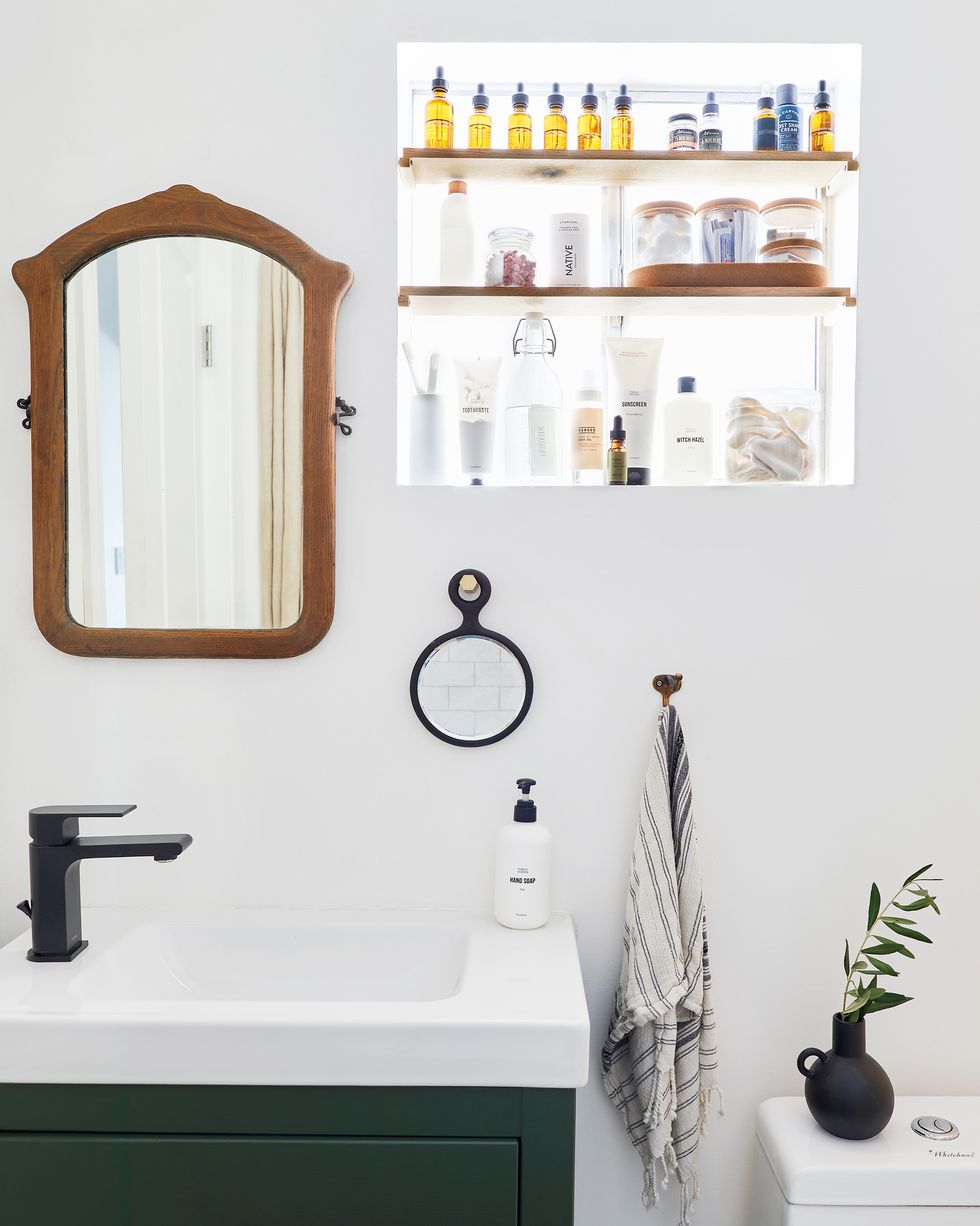 How to Organize Bathroom Counters