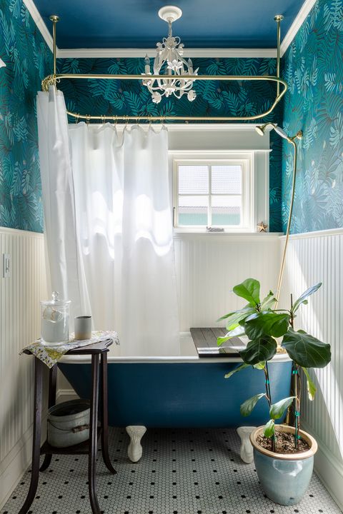 bathroom decorating ideas, bathroom with botanical wallpaper