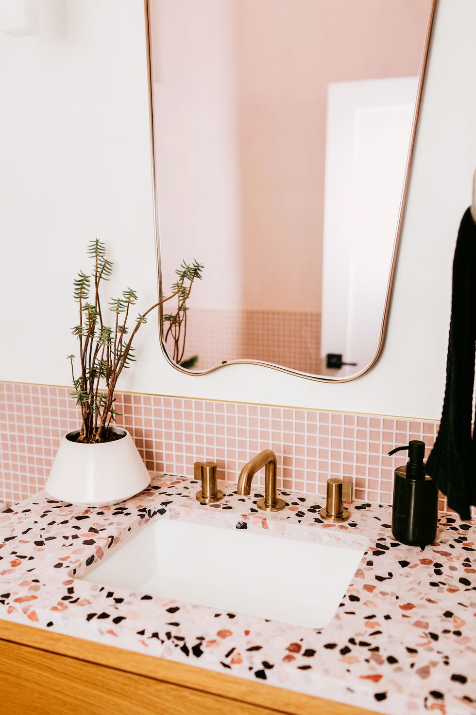 Bathroom Decorating Essentials You Need Now