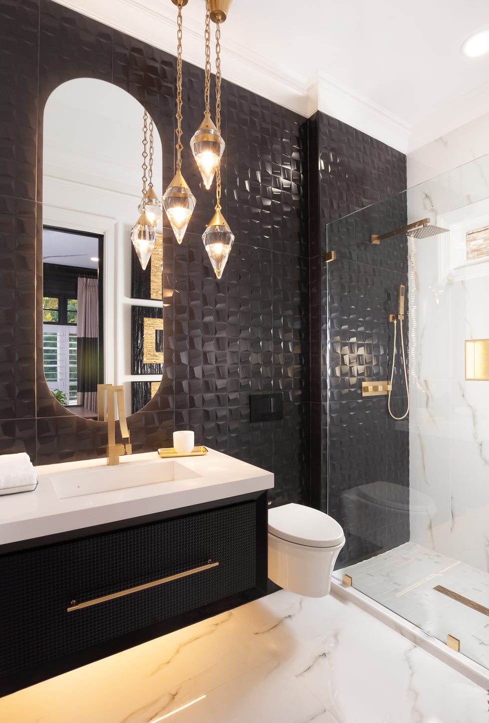 Black and white luxury bathroom