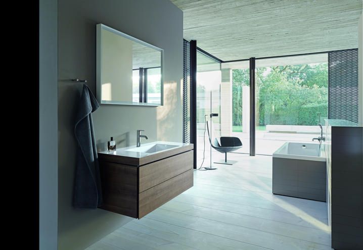 Bathroom, Room, Property, Bathroom cabinet, Tile, Floor, Interior design, Bathroom accessory, Architecture, Furniture, 