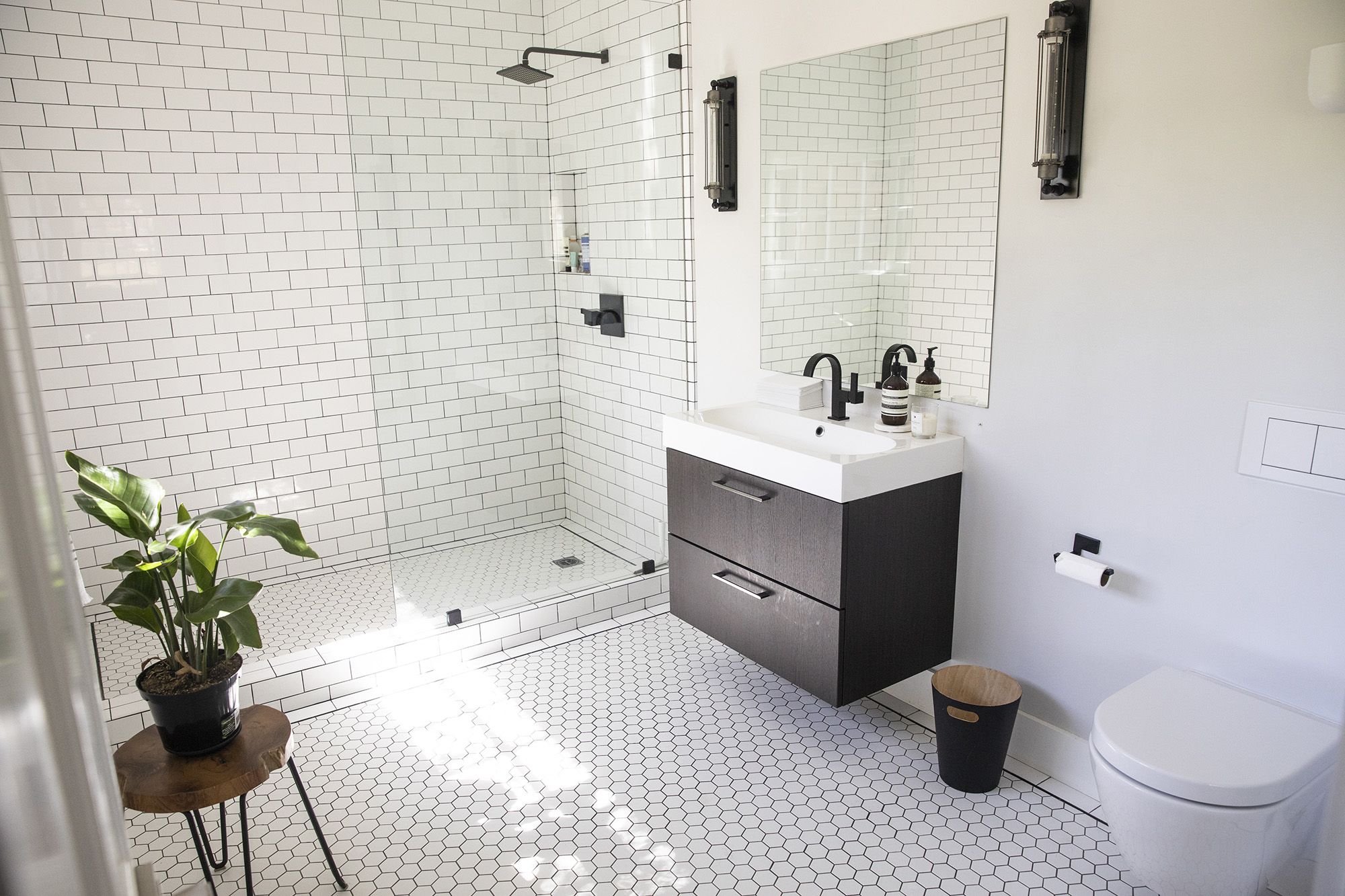 23 Bathroom Mirror Ideas That Will Dress Up Your Space
