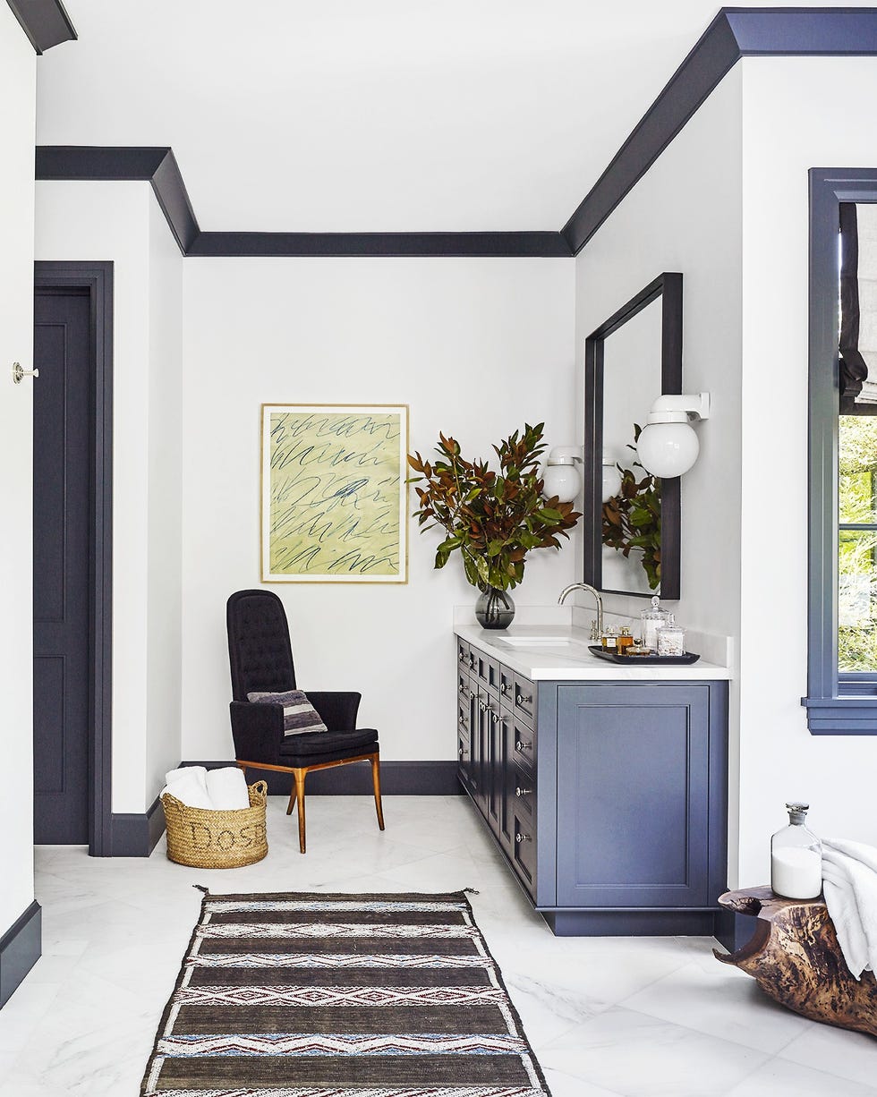 bathroom with navy trim