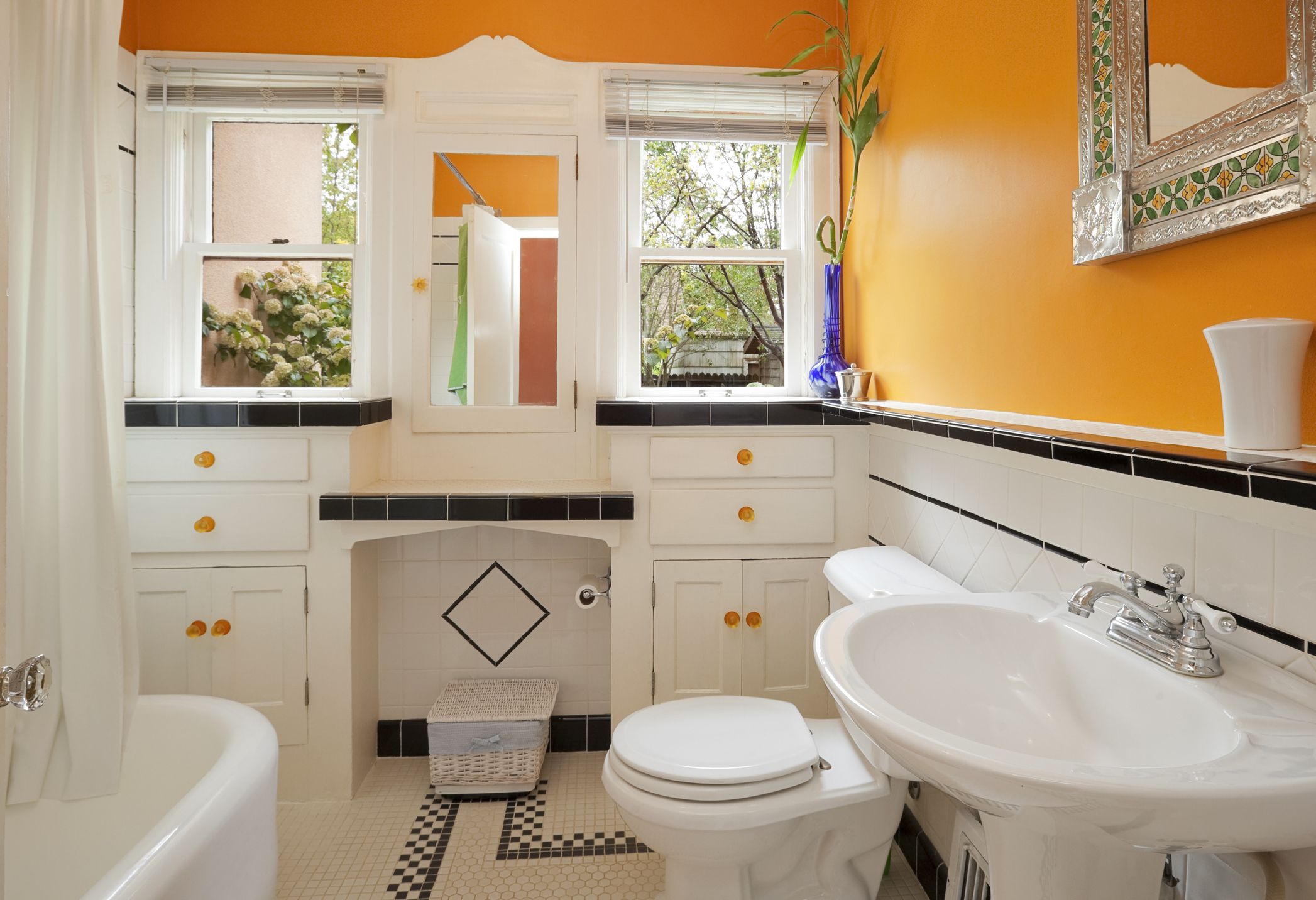 5 Paint Colors That Soothe and Energize  Popular bathroom colors, Bathroom  paint colors, Bathroom colors