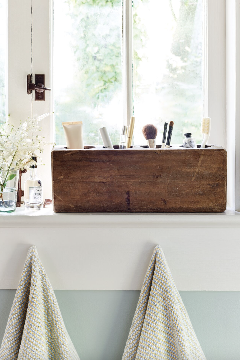 25 Brilliant Bathroom Shelf Ideas and Racks for Small Spaces