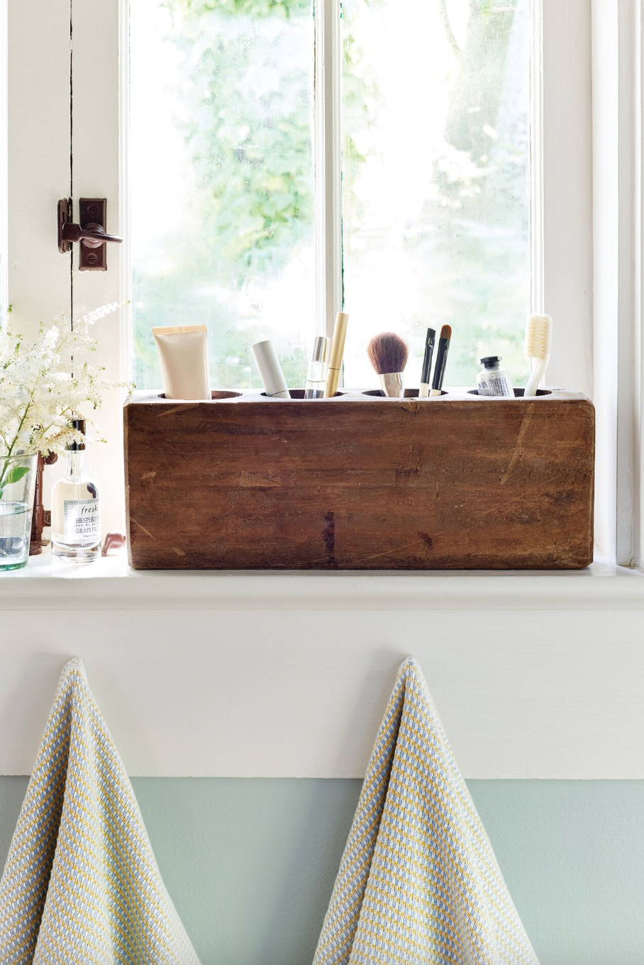 25 Brilliant Bathroom Shelf Ideas and Racks for Small Spaces